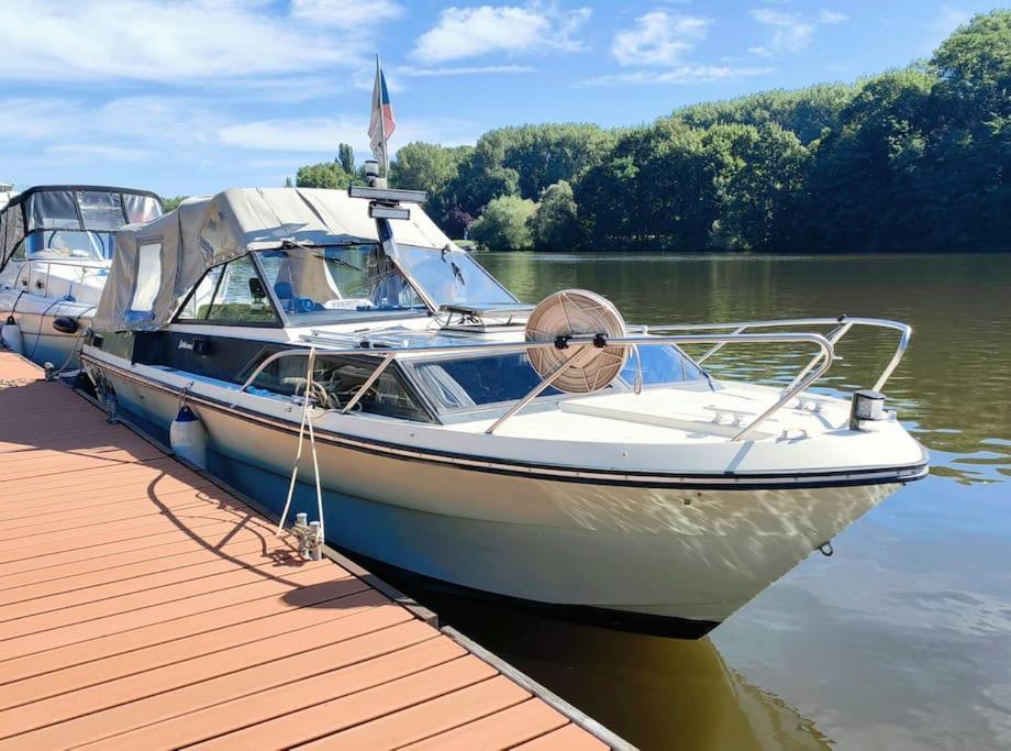 Botel Wake Port Boat, Na Lodi *