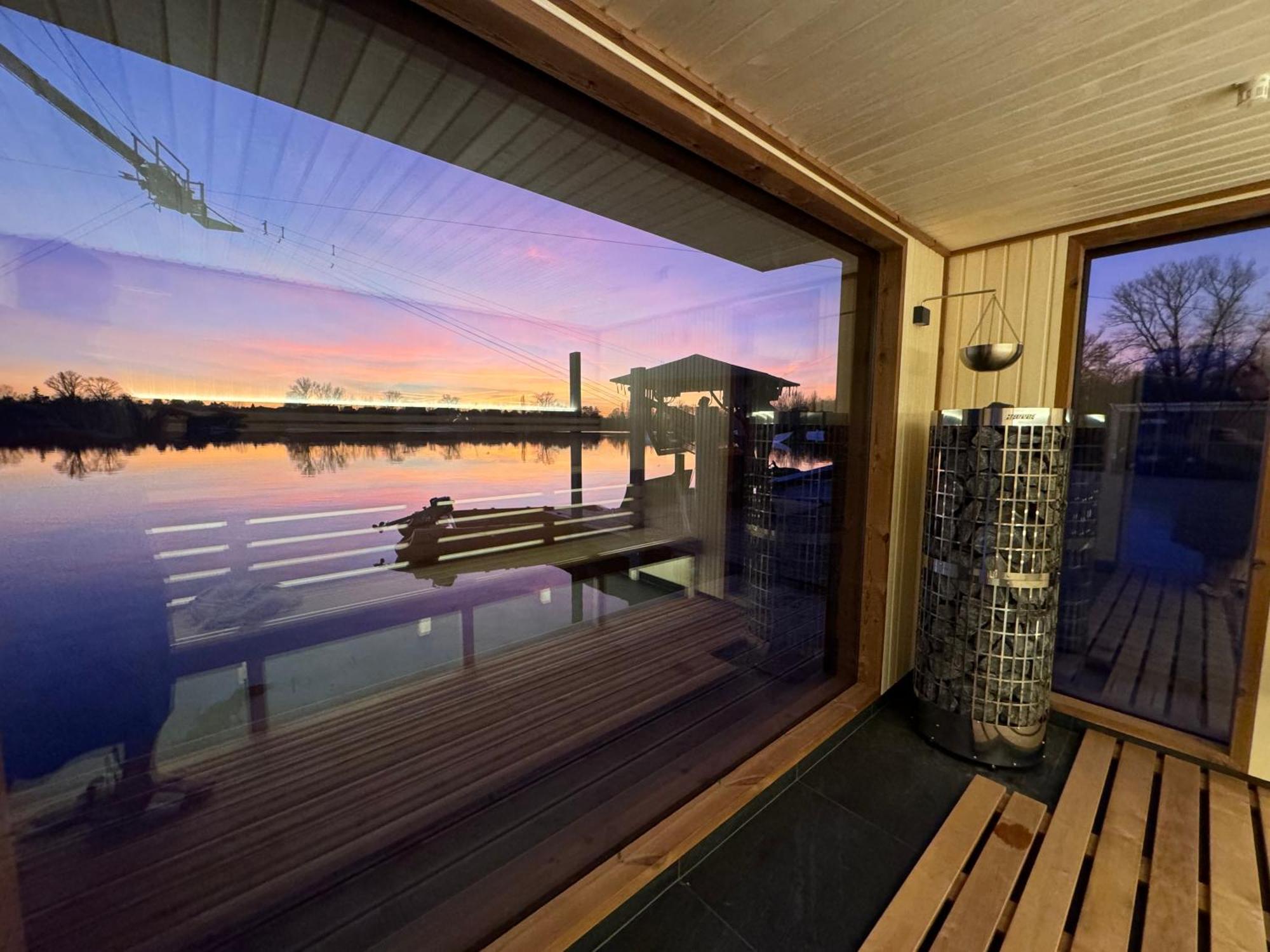 Wake Port Boat, Na Lodi Botel Brandys nad Labem-Stara Boleslav